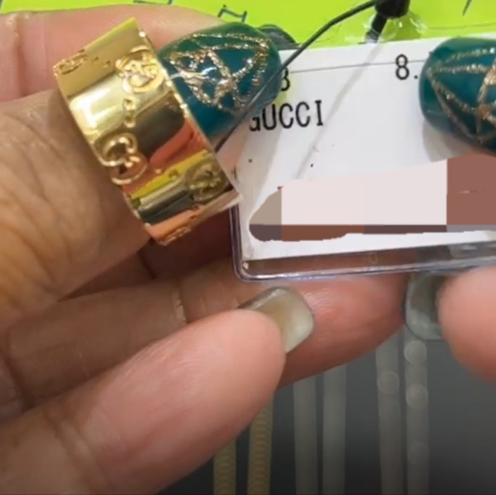 Authentic Gucci Icon Wide Ring in 18K [750] solid yellow gold - Picture 8 of 10